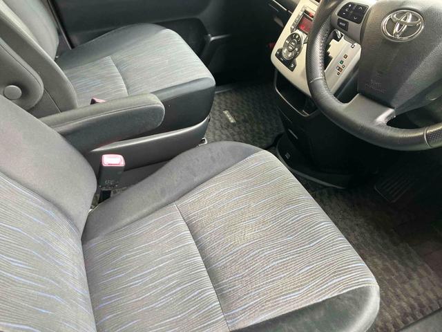 ヴォクシー ZS 煌 ETC バックカメラ ナビ TV 両側電動スライドドア HID スマートキー 電動格納ミラー 3列シート ウォークスルー CVT アルミホイール ミュージックプレイヤー接続可 記録簿 盗難防止システム(25枚目)