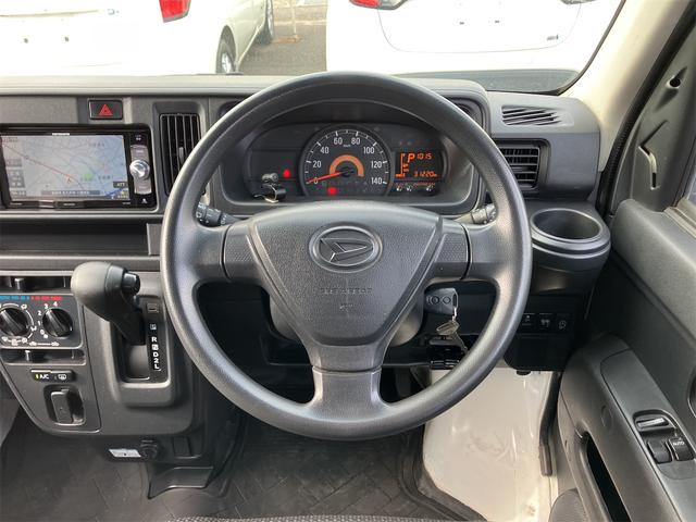 ハイゼットカーゴ ＤＸ　ＳＡＩＩＩ　ＡＴ　衝突被害軽減システム　ドライブレコーダー　ＥＴＣ　ナビ　ＴＶ　バックカメラ　両側スライドドア　キーレスエントリー　アイドリングストップ　オートマチックハイビーム　アルミホイール　ＡＢＳ（3枚目）