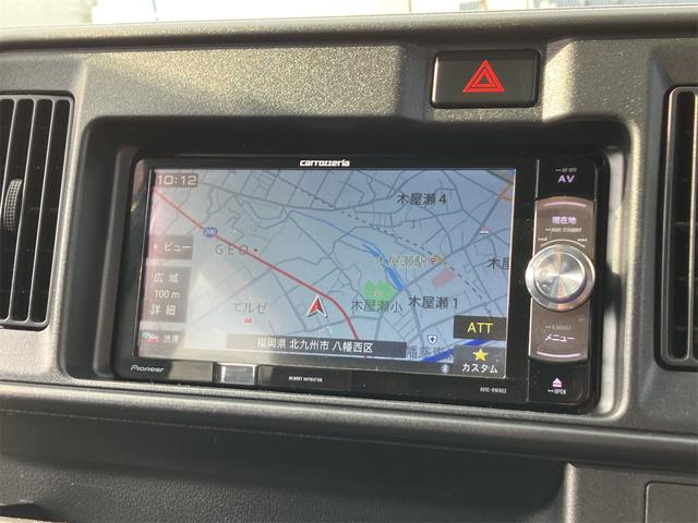 ハイゼットカーゴ ＤＸ　ＳＡＩＩＩ　ＡＴ　衝突被害軽減システム　ドライブレコーダー　ＥＴＣ　ナビ　ＴＶ　バックカメラ　両側スライドドア　キーレスエントリー　アイドリングストップ　オートマチックハイビーム　アルミホイール　ＡＢＳ（4枚目）