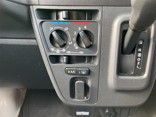 ハイゼットカーゴ ＤＸ　ＳＡＩＩＩ　ＡＴ　衝突被害軽減システム　ドライブレコーダー　ＥＴＣ　ナビ　ＴＶ　バックカメラ　両側スライドドア　キーレスエントリー　アイドリングストップ　オートマチックハイビーム　アルミホイール　ＡＢＳ（7枚目）