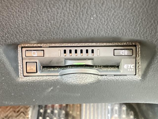 プリウス Ａツーリングセレクション　ＢＬＵＥＴＯＯＴＨ　Ｃソナー　ＵＳＢ入力　シートＨ　レーンキープ　スマキー　イモビライザー　バックモニター　クルコン　ＬＥＤヘッドライト　ＤＶＤ視聴可　ＥＴＣ　ナビＴＶ　メモリーナビゲーション　ＡＡＣ（41枚目）