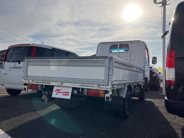 アトラストラック 　ＭＴ　後輪ダブル　ナビ　ＴＶ　エアコン　パワーウィンドウ　運転席エアバッグ（6枚目）