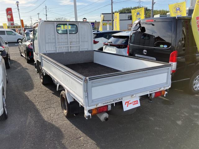 アトラストラック 　ＭＴ　後輪ダブル　ナビ　ＴＶ　エアコン　パワーウィンドウ　運転席エアバッグ（10枚目）