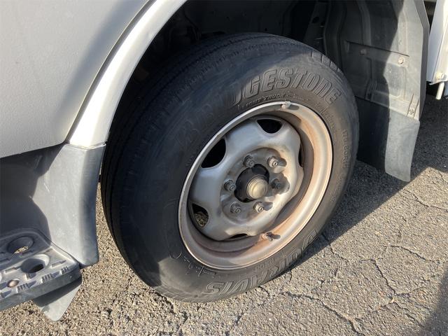 アトラストラック 　ＭＴ　後輪ダブル　ナビ　ＴＶ　エアコン　パワーウィンドウ　運転席エアバッグ（20枚目）