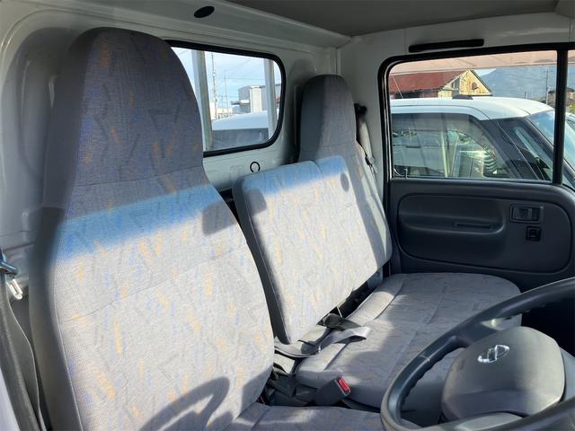 アトラストラック 　ＭＴ　後輪ダブル　ナビ　ＴＶ　エアコン　パワーウィンドウ　運転席エアバッグ（23枚目）