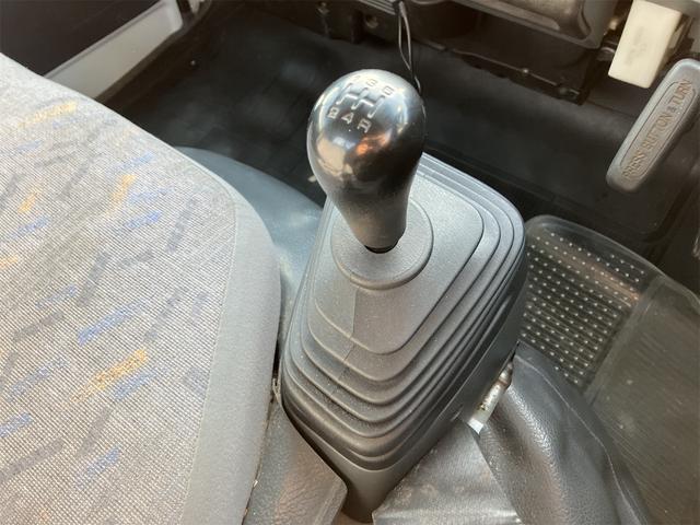 アトラストラック 　ＭＴ　後輪ダブル　ナビ　ＴＶ　エアコン　パワーウィンドウ　運転席エアバッグ（27枚目）