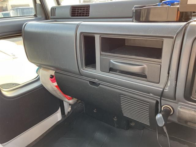 アトラストラック 　ＭＴ　後輪ダブル　ナビ　ＴＶ　エアコン　パワーウィンドウ　運転席エアバッグ（29枚目）