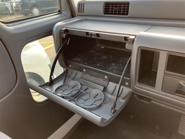 アトラストラック 　ＭＴ　後輪ダブル　ナビ　ＴＶ　エアコン　パワーウィンドウ　運転席エアバッグ（31枚目）