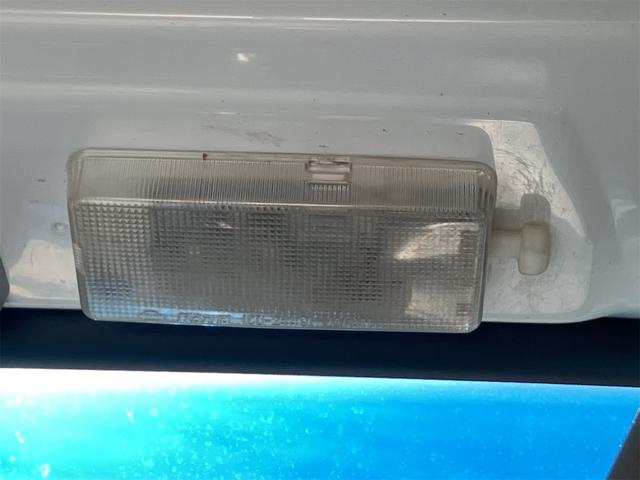 アトラストラック 　ＭＴ　後輪ダブル　ナビ　ＴＶ　エアコン　パワーウィンドウ　運転席エアバッグ（32枚目）