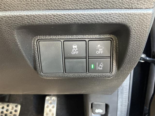 シビック ハッチバック　ドライブレコーダー　ＥＴＣ　レーンアシスト　オートクルーズコントロール　衝突被害軽減システム　バックカメラ　アルミホイール　オートライト　ＬＥＤヘッドランプ　ＣＶＴ　シートヒーター　スマートキー（7枚目）