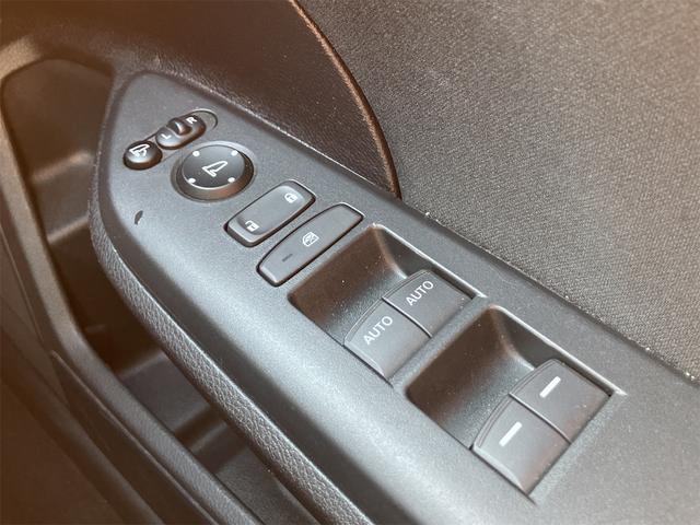 シビック ハッチバック　ドライブレコーダー　ＥＴＣ　レーンアシスト　オートクルーズコントロール　衝突被害軽減システム　バックカメラ　アルミホイール　オートライト　ＬＥＤヘッドランプ　ＣＶＴ　シートヒーター　スマートキー（11枚目）