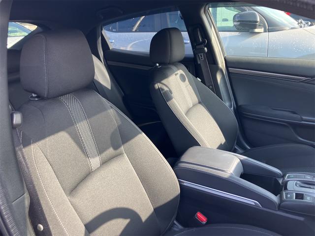 シビック ハッチバック　ドライブレコーダー　ＥＴＣ　レーンアシスト　オートクルーズコントロール　衝突被害軽減システム　バックカメラ　アルミホイール　オートライト　ＬＥＤヘッドランプ　ＣＶＴ　シートヒーター　スマートキー（35枚目）