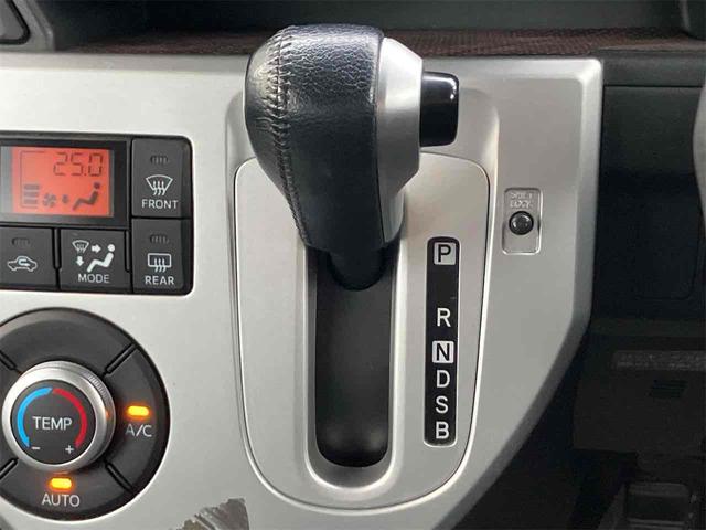 ���i�����ގ��ɕK�����삷�郌�o�[�ł��B����̂��₷�����̂ɂȂ��Ă��܂��B���Ј�x�̊����Ă��������B