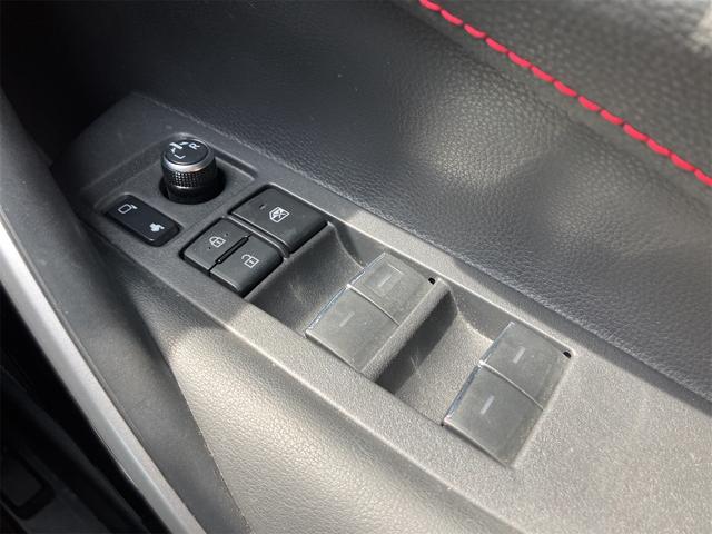 �p���[�E�B���h�E�̃X�C�b�`�ł���B�^�]�Ȃɋ��Ȃ��瑋���J���߂̃R���g���[���ł��܂���B