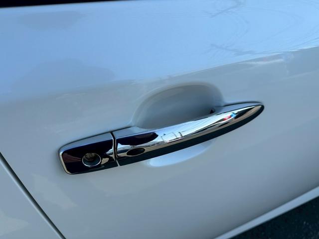 リーフ Ｇ　革シート　ＢＯＳＥ　プロパイロット　衝突軽減　全方位カメラ　コーナーセンサー　レーンアシスト　全周囲カメラ　ビルトインＥＴＣ　シートヒーター　オートパーキングアシスト　メモリーナビ　追従オートクルーズ（23枚目）