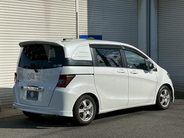 フリードスパイク Ｇ　エアロ　ムーンルーフ　キーフリー　社外アルミホイール（8枚目）