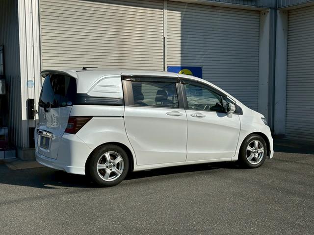 フリードスパイク Ｇ　エアロ　ムーンルーフ　キーフリー　社外アルミホイール（9枚目）