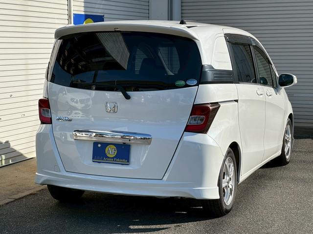 フリードスパイク Ｇ　エアロ　ムーンルーフ　キーフリー　社外アルミホイール（11枚目）