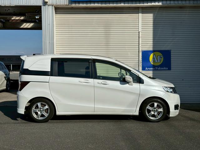 フリードスパイク Ｇ　エアロ　ムーンルーフ　キーフリー　社外アルミホイール（13枚目）