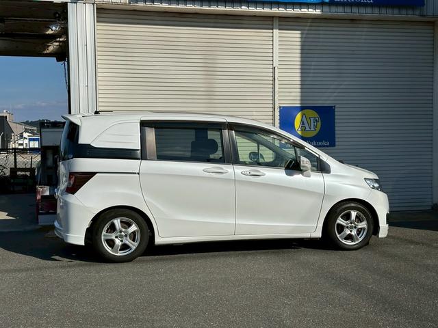 フリードスパイク Ｇ　エアロ　ムーンルーフ　キーフリー　社外アルミホイール（14枚目）