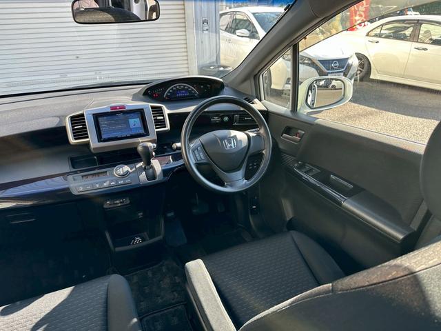 フリードスパイク Ｇ　エアロ　ムーンルーフ　キーフリー　社外アルミホイール（22枚目）