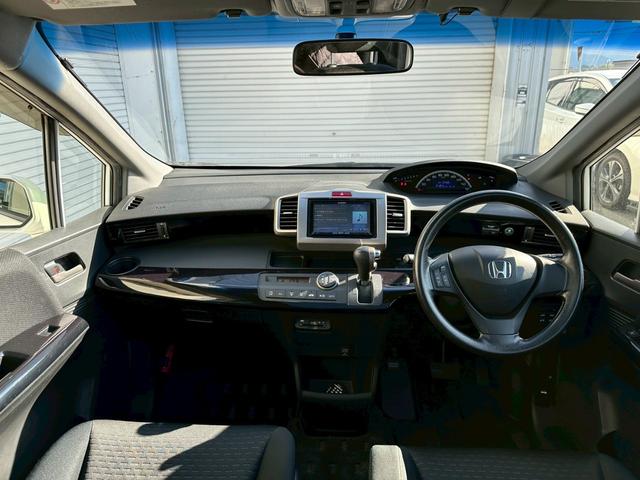 フリードスパイク Ｇ　エアロ　ムーンルーフ　キーフリー　社外アルミホイール（23枚目）