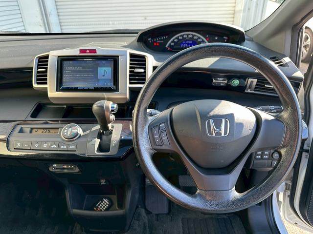 フリードスパイク Ｇ　エアロ　ムーンルーフ　キーフリー　社外アルミホイール（24枚目）