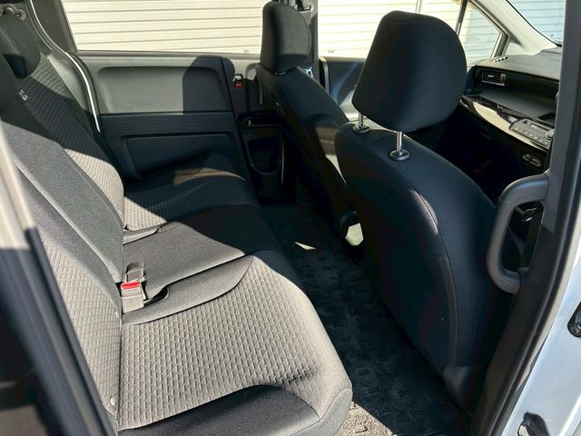 フリードスパイク Ｇ　エアロ　ムーンルーフ　キーフリー　社外アルミホイール（26枚目）