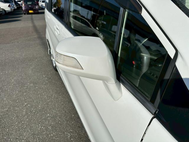 フリードスパイク Ｇ　エアロ　ムーンルーフ　キーフリー　社外アルミホイール（30枚目）