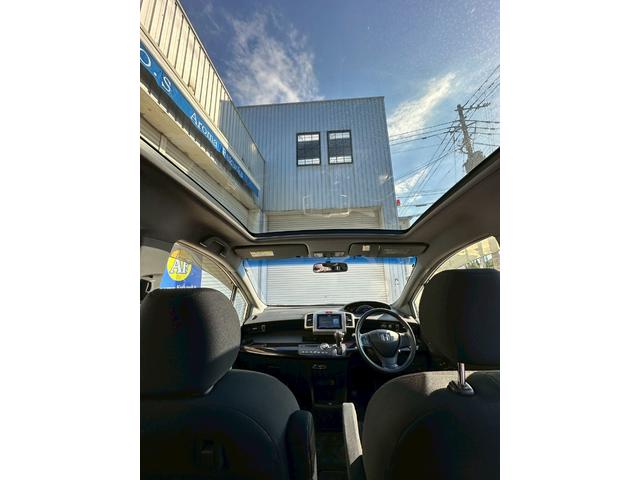 フリードスパイク Ｇ　エアロ　ムーンルーフ　キーフリー　社外アルミホイール（31枚目）