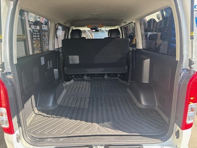 ハイエースバン スーパーＧＬ　ダークプライム　自動ドア　リアモニター付（6枚目）