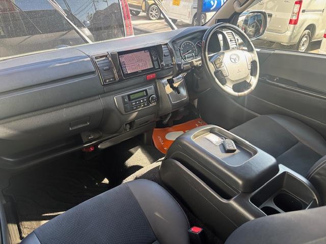 ハイエースバン スーパーＧＬ　ダークプライム　自動ドア　リアモニター付（8枚目）