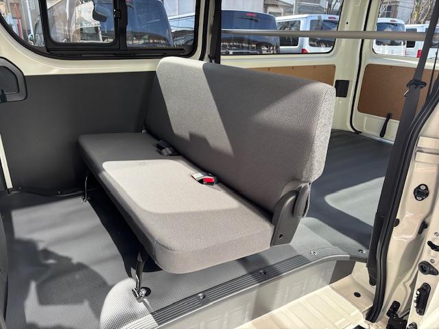ハイエースバン ロングＤＸ　６人乗りメーカーオプションスモークガラス（9枚目）