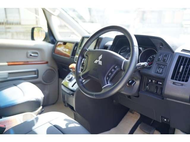 デリカＤ：５ Ｄ　パワーパッケージ　ディーゼルターボ／４ＷＤ／新品アルミタイヤ／リフトアップ／ルミ／新品ホワイトレタータイヤ／純正フロントプロテクター／ＨＩＤライト／腰下ブラック塗装／マットブラックグリル／ナビ、フルセグＴＶ（21枚目）