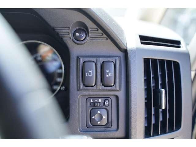 デリカＤ：５ Ｄ　パワーパッケージ　ディーゼルターボ／４ＷＤ／新品アルミタイヤ／リフトアップ／ルミ／新品ホワイトレタータイヤ／純正フロントプロテクター／ＨＩＤライト／腰下ブラック塗装／マットブラックグリル／ナビ、フルセグＴＶ（26枚目）