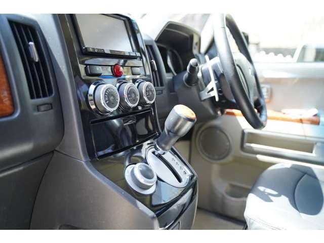 デリカＤ：５ Ｄ　パワーパッケージ　ディーゼルターボ／４ＷＤ／新品アルミタイヤ／リフトアップ／ルミ／新品ホワイトレタータイヤ／純正フロントプロテクター／ＨＩＤライト／腰下ブラック塗装／マットブラックグリル／ナビ、フルセグＴＶ（36枚目）