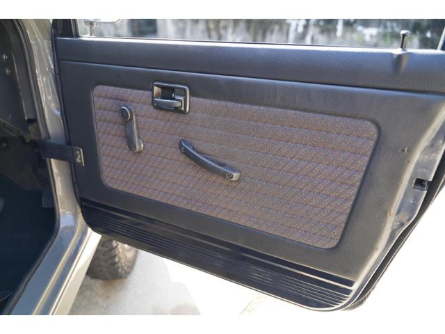 ジムニー ランドベンチャー　最終５型／リフトアップ／全塗装済／社外バンパー／ルーフキャリア／１型グリル／シートカバー／ＭＴタイヤ装着／リビルトエンジン載替済／ヒーターコア交換済／（27枚目）