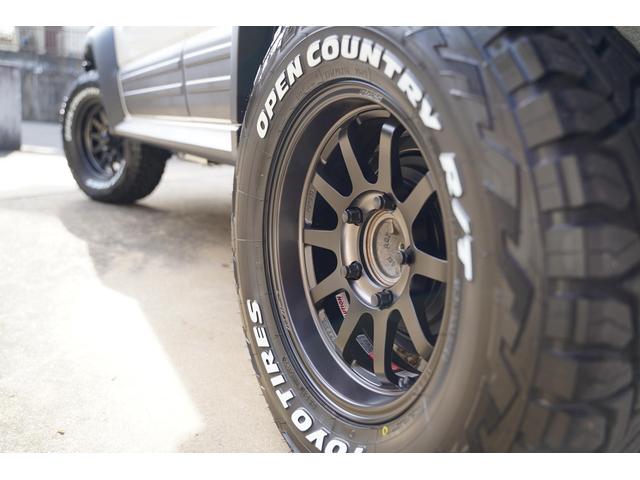 ジムニーノマド ＦＣ　１インチリフトアップ／ＲＡＹＳ　Ａ－ＬＡＰ鍛造アルミＴＯＹＯオープンカントリー新品セットショウワガレージショートバンパー／ＣＬリンクルーフキャリア／ＨＫＳマフラー／ＬＥＤテール／１０インチＤＡ（11枚目）