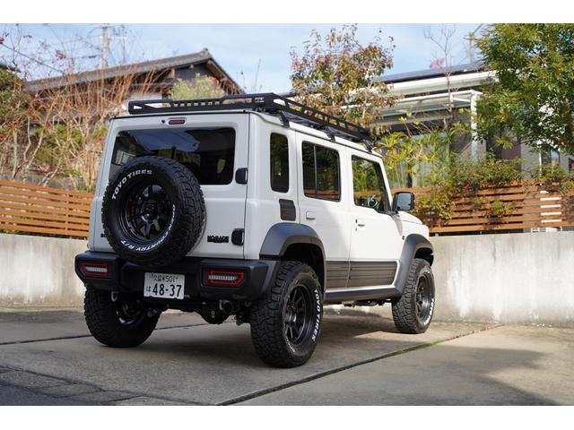 ジムニーノマド ＦＣ　１インチリフトアップ／ＲＡＹＳ　Ａ－ＬＡＰ鍛造アルミＴＯＹＯオープンカントリー新品セットショウワガレージショートバンパー／ＣＬリンクルーフキャリア／ＨＫＳマフラー／ＬＥＤテール／１０インチＤＡ（20枚目）