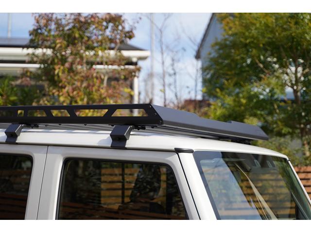 ジムニーノマド ＦＣ　１インチリフトアップ／ＲＡＹＳ　Ａ－ＬＡＰ鍛造アルミＴＯＹＯオープンカントリー新品セットショウワガレージショートバンパー／ＣＬリンクルーフキャリア／ＨＫＳマフラー／ＬＥＤテール／１０インチＤＡ（24枚目）