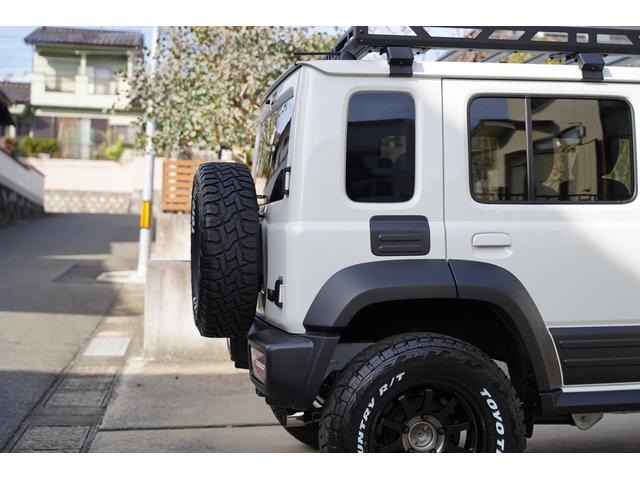 ジムニーノマド ＦＣ　１インチリフトアップ／ＲＡＹＳ　Ａ－ＬＡＰ鍛造アルミＴＯＹＯオープンカントリー新品セットショウワガレージショートバンパー／ＣＬリンクルーフキャリア／ＨＫＳマフラー／ＬＥＤテール／１０インチＤＡ（31枚目）