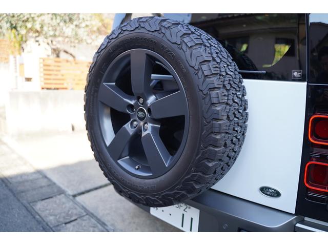 ディフェンダー １１０Ｘ　Ｄ３００　ＢＦグッドリッチ／エアサス／ブラックルーフ／マトリクスＬＥＤヘッドライト／ＭＥＲＩＤＩＡＮサウンドシステム／サイドステップ／パノラミックサンルーフ／フル液晶メーター／ＡＷ／シートクーラーヒーター（29枚目）