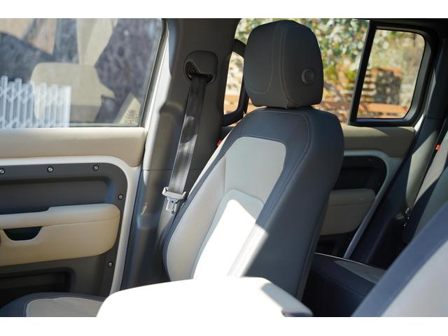 ディフェンダー １１０Ｘ　Ｄ３００　ＢＦグッドリッチ／エアサス／ブラックルーフ／マトリクスＬＥＤヘッドライト／ＭＥＲＩＤＩＡＮサウンドシステム／サイドステップ／パノラミックサンルーフ／フル液晶メーター／ＡＷ／シートクーラーヒーター（65枚目）