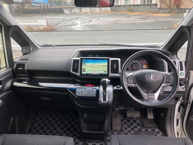 ステップワゴンスパーダ Ｚ　ＥＴＣ　バックカメラ　ナビ　ＴＶ　オートクルーズコントロール　両側電動スライドドア　オートライト　ＨＩＤ　スマートキー　アイドリングストップ　電動格納ミラー　３列シート　ＣＶＴ　アルミホイール　ＣＤ（6枚目）