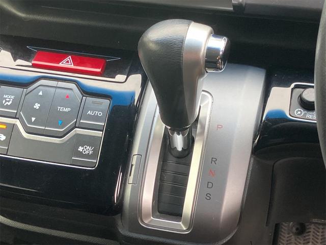 ステップワゴンスパーダ Ｚ　ＥＴＣ　バックカメラ　ナビ　ＴＶ　オートクルーズコントロール　両側電動スライドドア　オートライト　ＨＩＤ　スマートキー　アイドリングストップ　電動格納ミラー　３列シート　ＣＶＴ　アルミホイール　ＣＤ（11枚目）