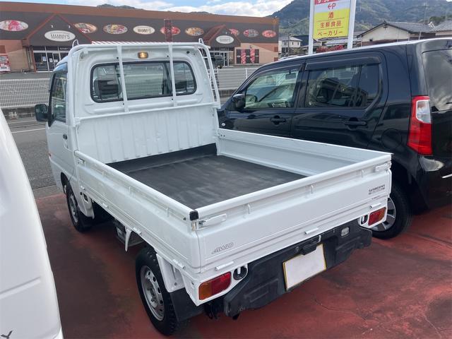 サンバートラック ＴＣ　４ＷＤ　ＭＴ　エアコン　パワーステアリング　運転席エアバッグ（9枚目）