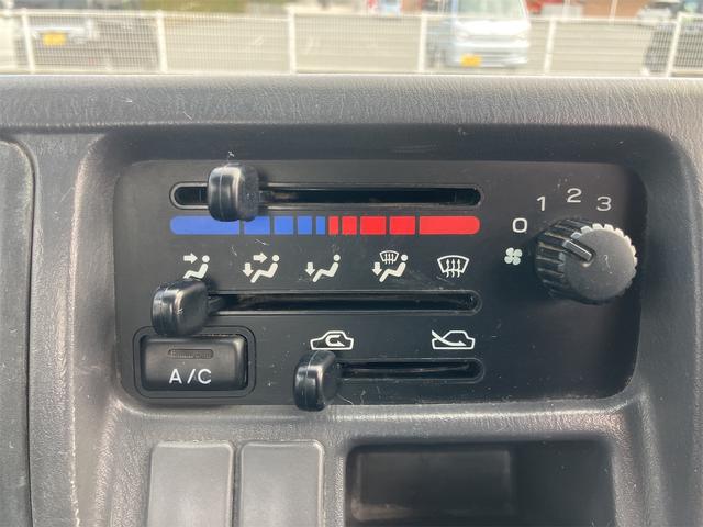 サンバートラック ＴＣ　４ＷＤ　ＭＴ　エアコン　パワーステアリング　運転席エアバッグ（30枚目）
