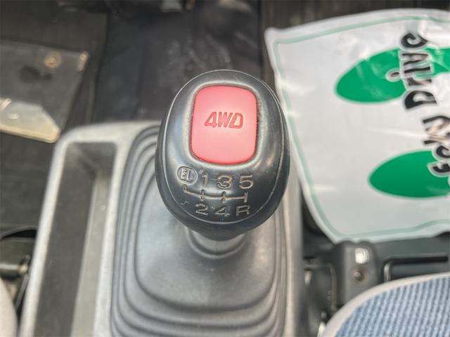 サンバートラック ＴＣ　４ＷＤ　ＭＴ　エアコン　パワーステアリング　運転席エアバッグ（32枚目）
