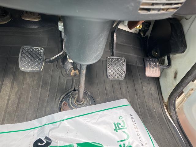 サンバートラック ＴＣ　４ＷＤ　ＭＴ　エアコン　パワーステアリング　運転席エアバッグ（33枚目）