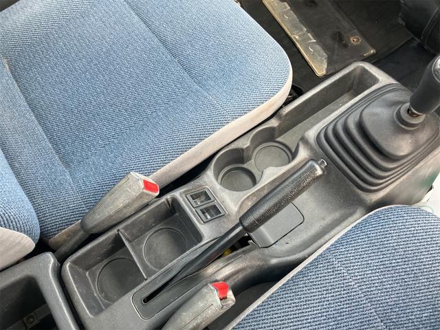 サンバートラック ＴＣ　４ＷＤ　ＭＴ　エアコン　パワーステアリング　運転席エアバッグ（34枚目）